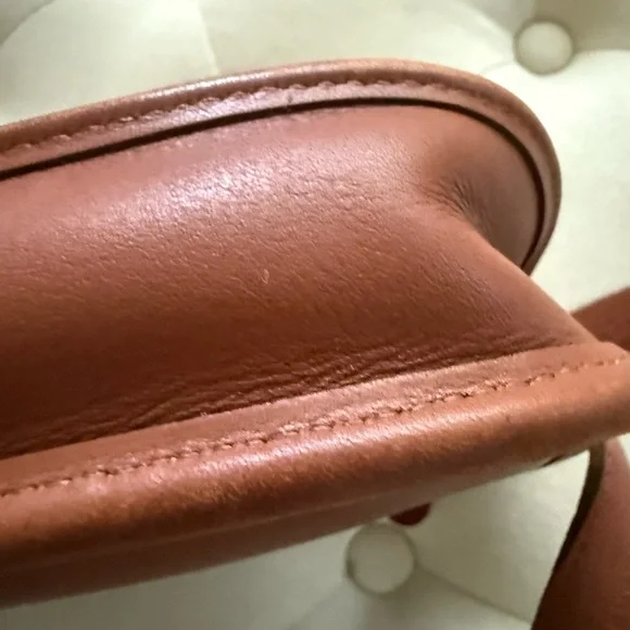 COACH Classic Tan Leather Crossbody Bag - Vintage - Great condition! - Picture 12 of 16